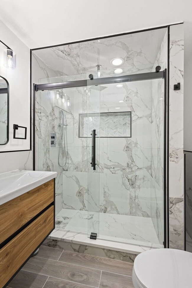 Building Photo - 3934 N Sawyer Ave