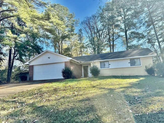 Building Photo - 123 Fairoaks Dr