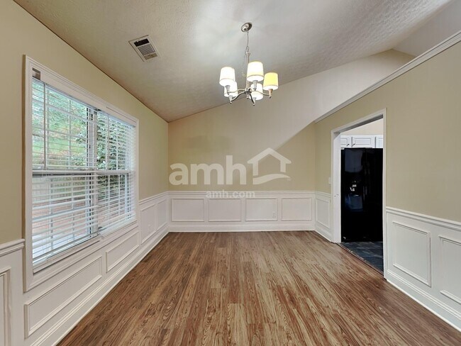 Building Photo - 2710 Meadow Gate Way