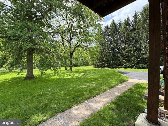 Building Photo - 56 Pineside Dr