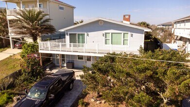 Building Photo - Pelican Way