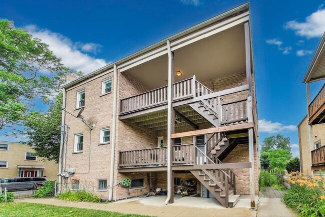 Building Photo - 4257 Oakton St