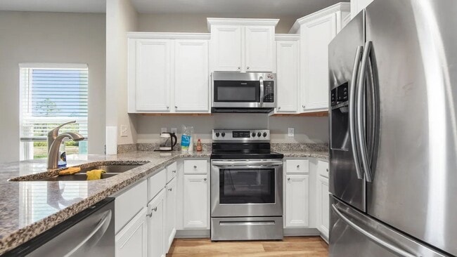 Building Photo - Santa Rosa 3 bedroom