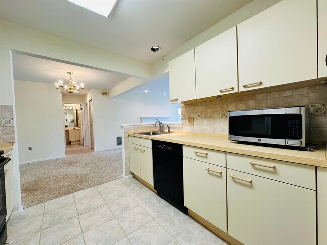 Building Photo - 550 Central Ave