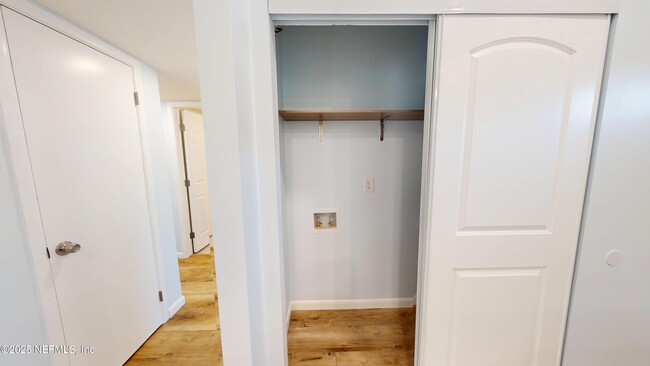 Building Photo - 450 Aquatic Dr