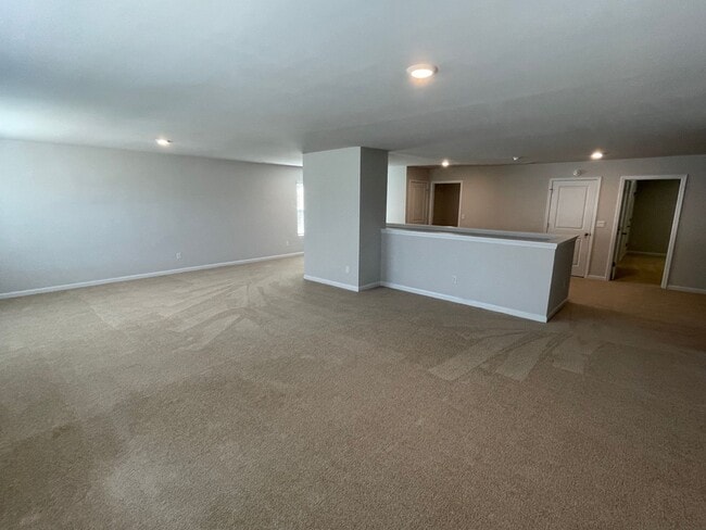 Building Photo - 344 Bonhill St