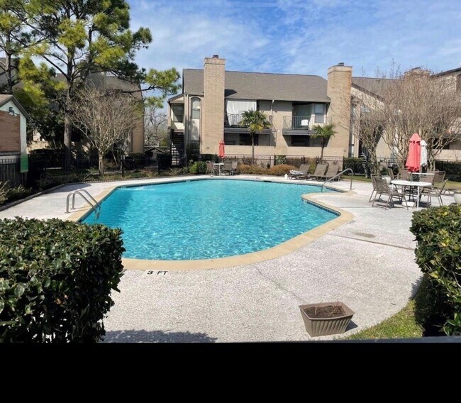 Building Photo - 2021 Spenwick Dr