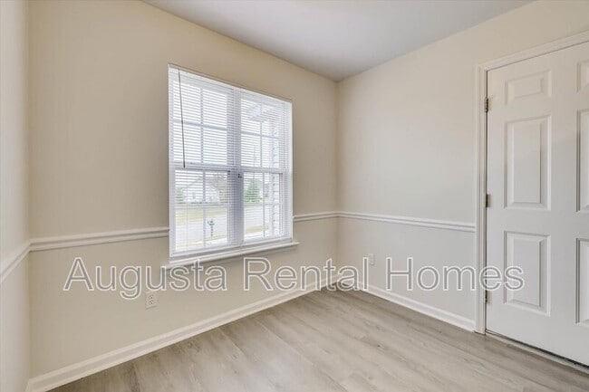 Building Photo - 2824 Cranbrook Dr