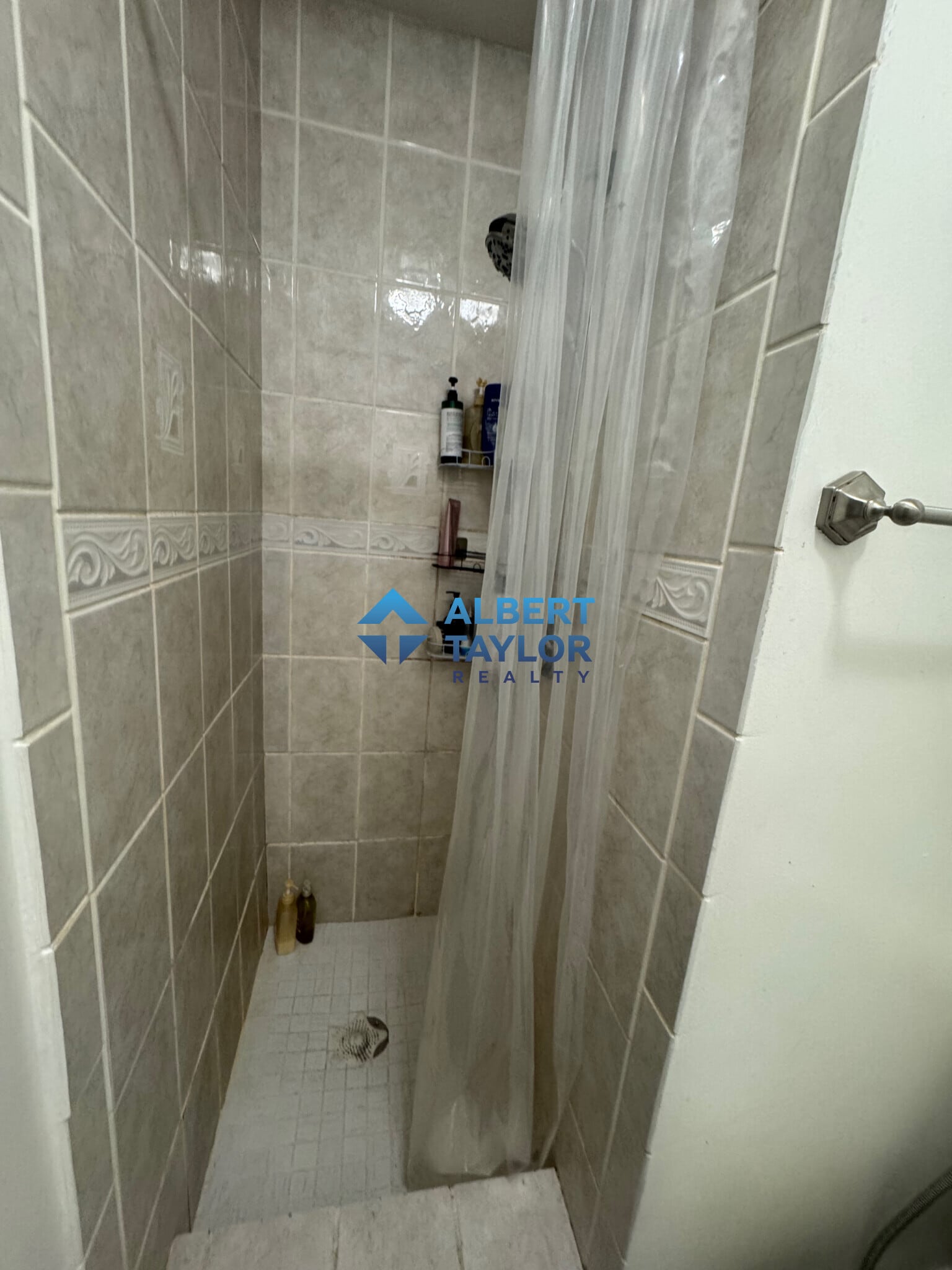 Building Photo - 172 Endicott St