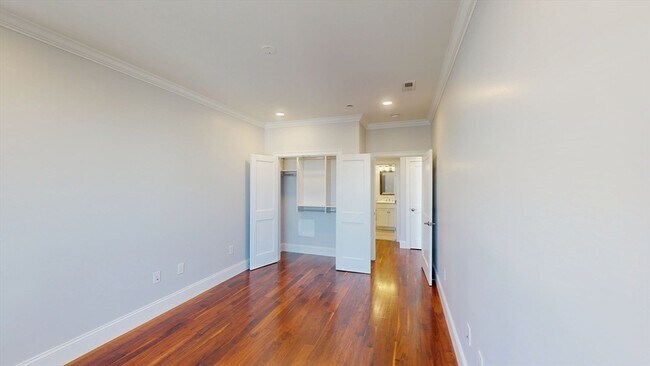 Building Photo - 87 Medford St