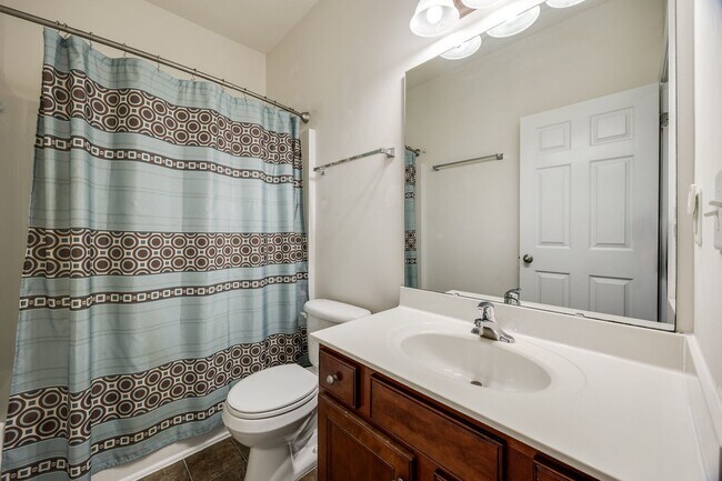Building Photo - Well maintained 3 bedroom 2 bath home with...