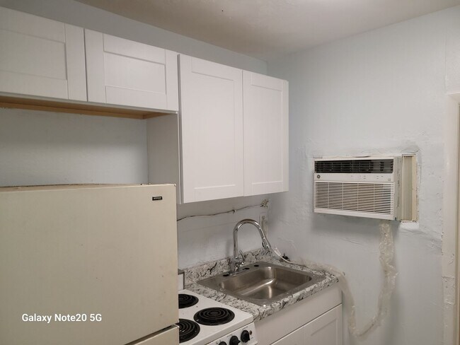 Building Photo - Martha Drive Triplex (3)