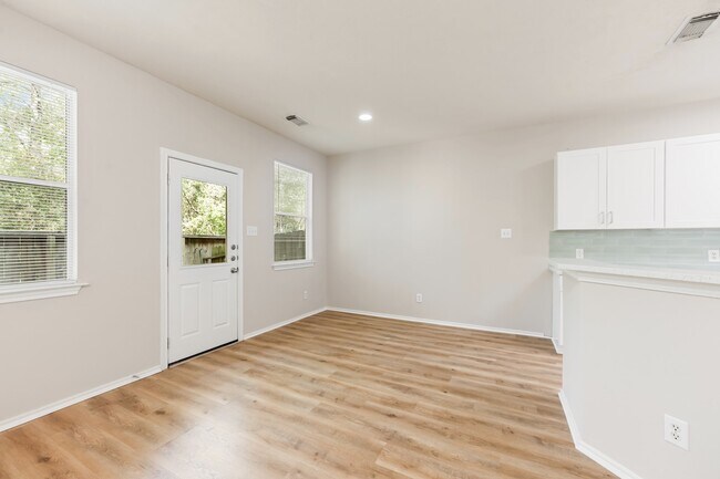 Building Photo - 211 N Burberry Park Cir