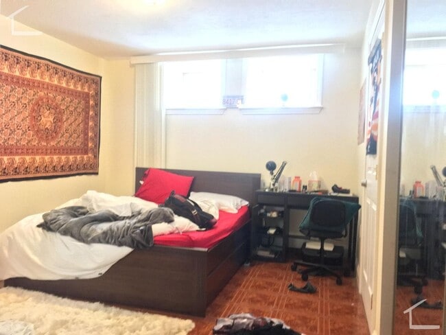 Building Photo - No Brokers Fee Conve nient Brookline Location.Eat-in Kitchen, Laundry on a Site