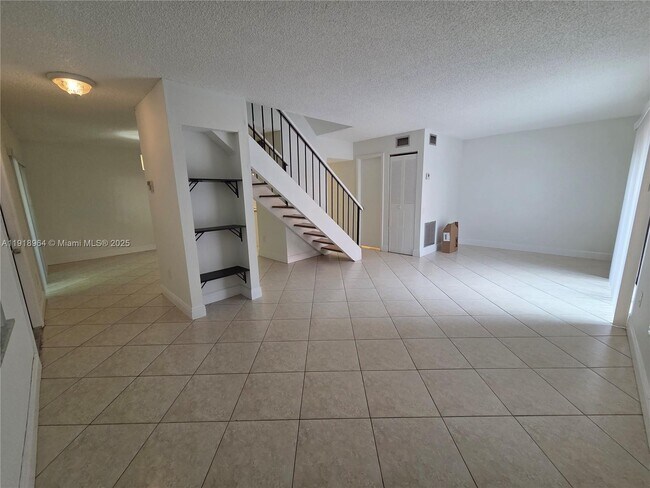 Building Photo - 7034 SW 114th Pl