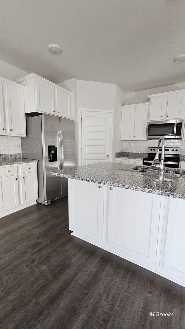 Building Photo - Beautiful home in Grand Oaks Village, Lake...