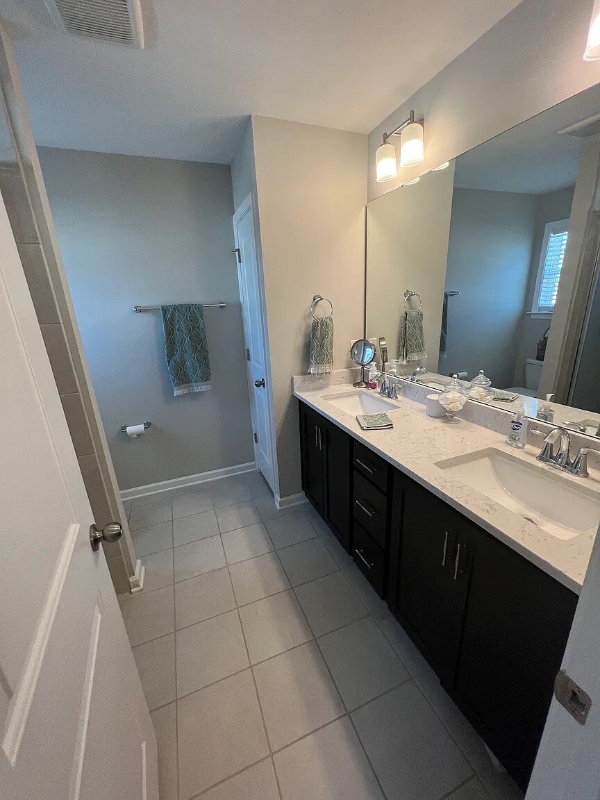 Building Photo - Room in Townhome on Perry Creek Rd