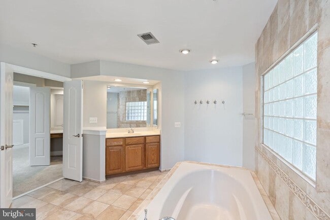 Building Photo - 15436 Symondsbury Way