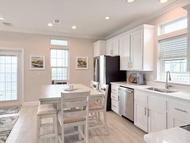 Building Photo - 452 NE Indian River Dr