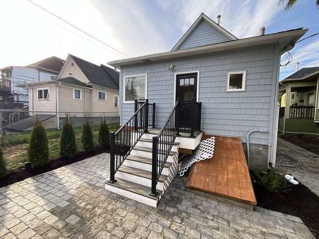Building Photo - Stunning 3 Bedroom home in Everett