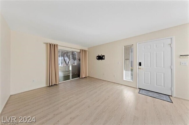 Building Photo - 3425 E Russell Rd