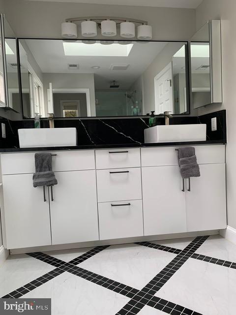 Building Photo - 7413 Farnum St