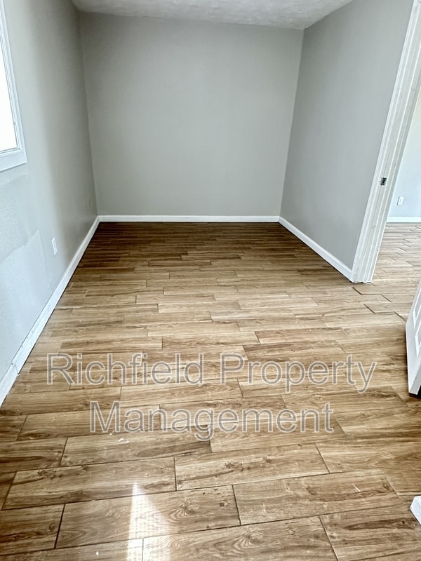 Building Photo - 405 W 3rd St