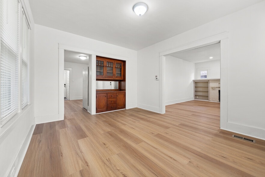 Dining room - 4716 7th Ave NE