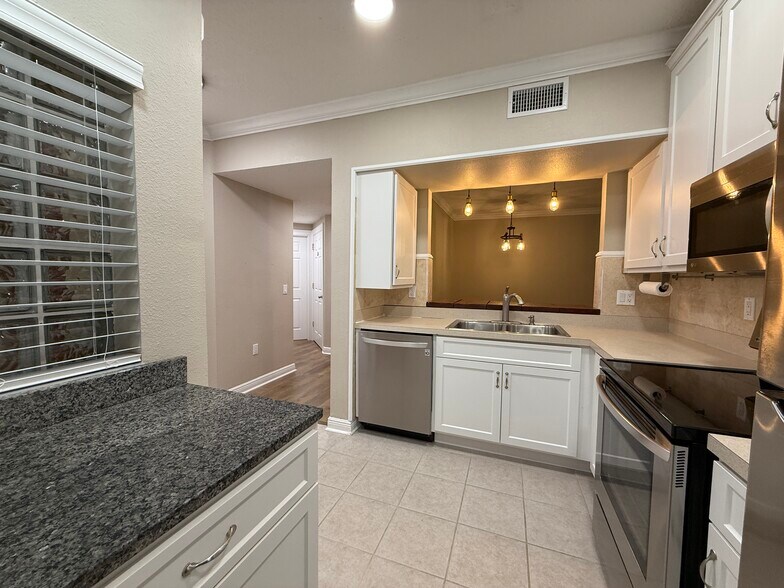 Building Photo - 6018 Portsdale Pl