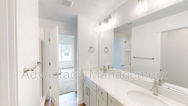 Building Photo - 1583 Stark Dr