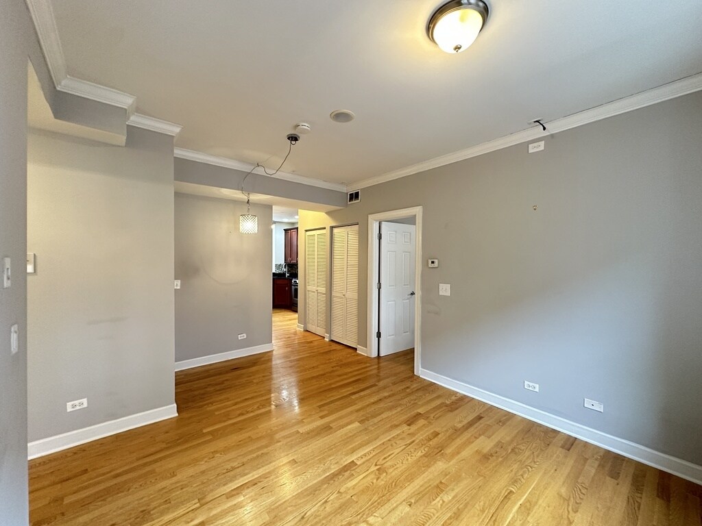 Building Photo - 3259 N Clifton Ave