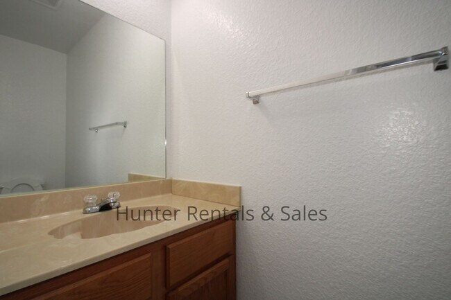 Building Photo - Ready for Move-In