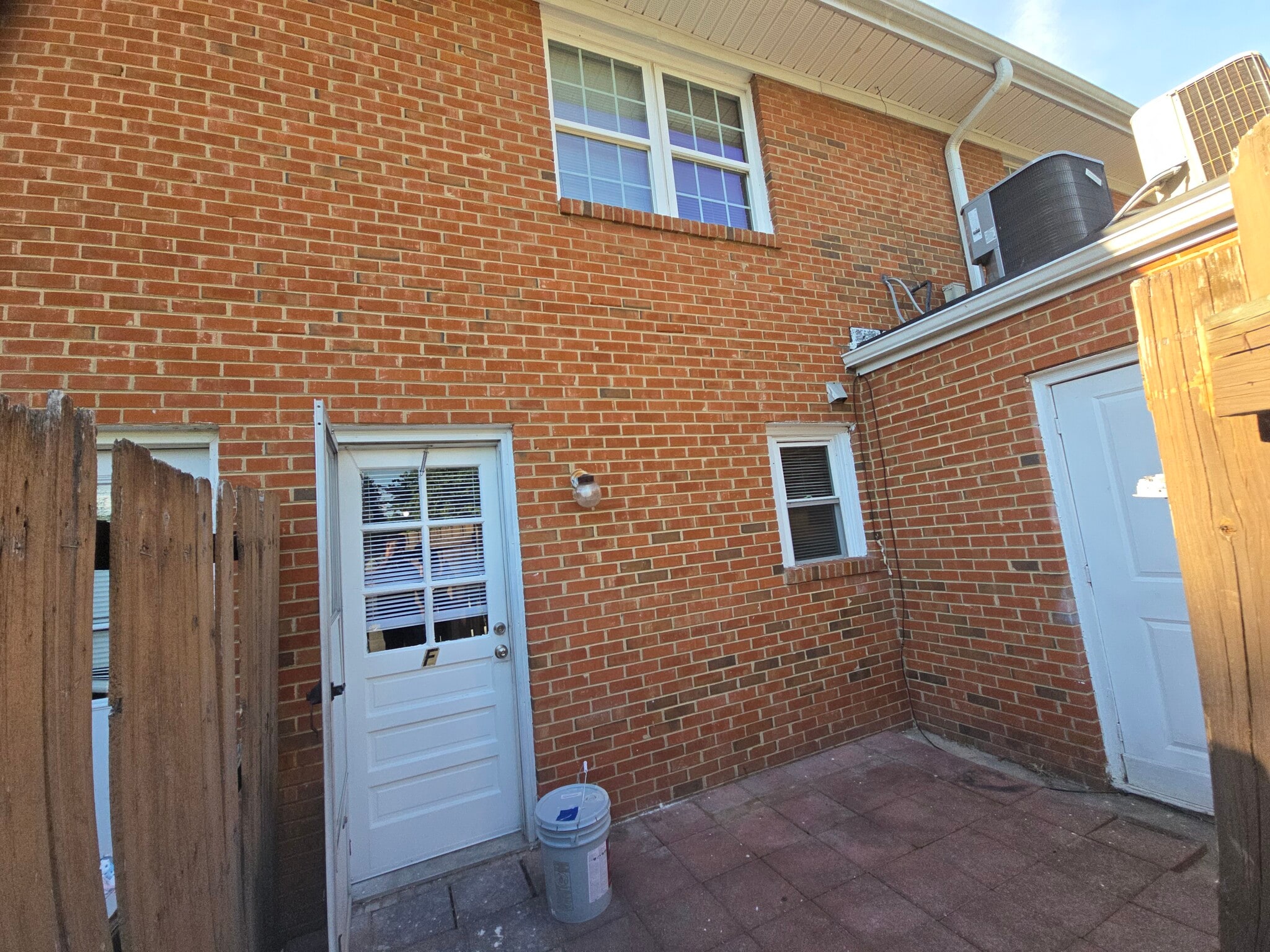 Building Photo - 1307 W Meadowview Rd