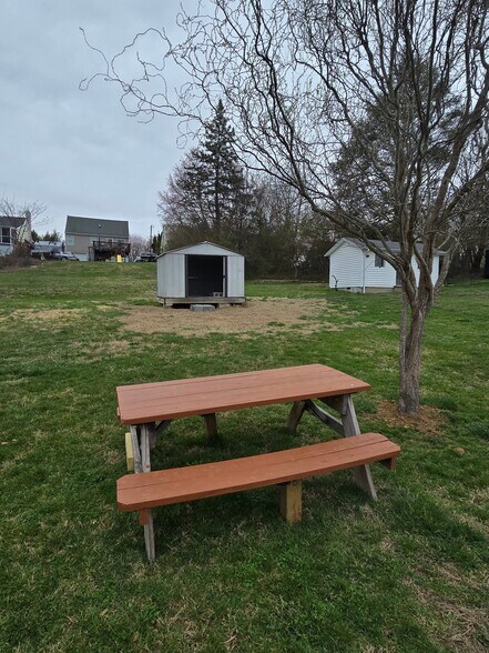 Building Photo - 1405 Newton St