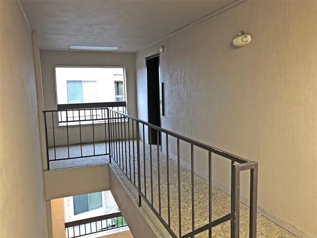 Building Photo - 2211 S Braeswood Blvd