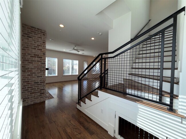 Building Photo - 2807 Old Pecan Grove Ln