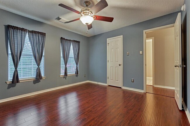 Building Photo - 8406 Oak Villa Ct