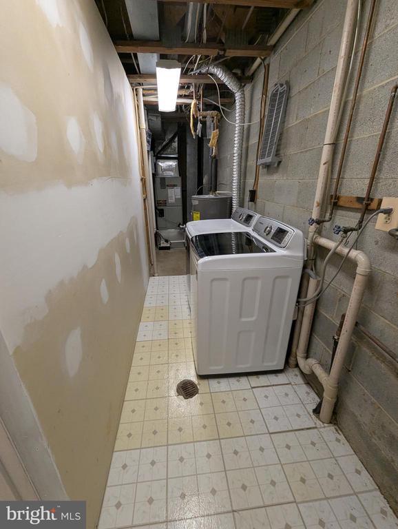 Building Photo - 8358 Stationhouse Ct