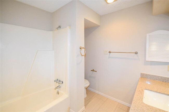 Building Photo - 9262 Westwood Village Dr