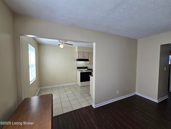 Building Photo - 3217 Springfield Dr