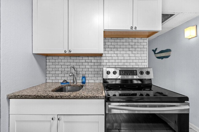 Building Photo - 2310 N Ocean Blvd