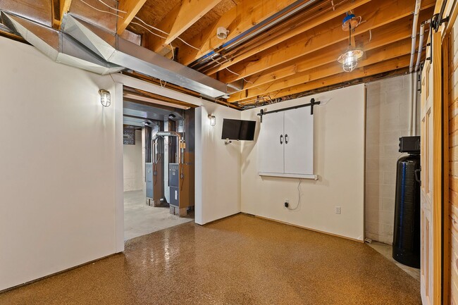 Building Photo - 652 Saddlebrook Dr