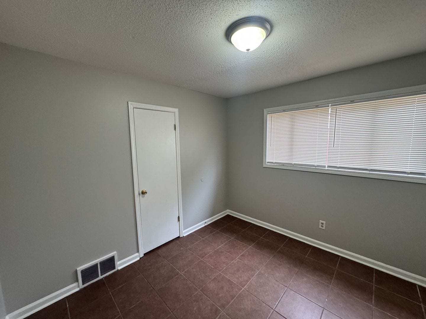 Building Photo - 1722 Northfield Dr