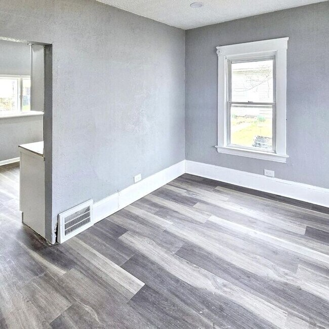 Building Photo - 3-Bedroom Home with Attic and Basement in ...