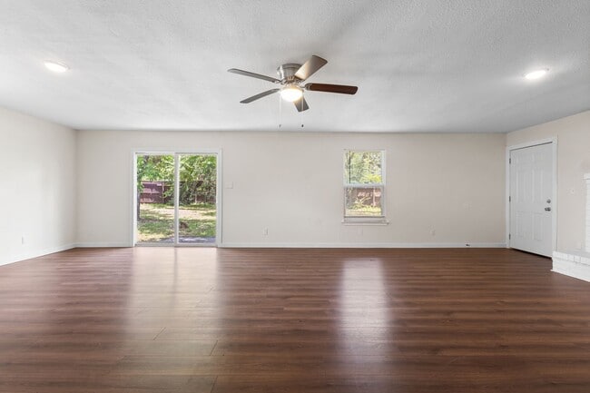 Building Photo - Charming Renovated Home for Lease in Denison!