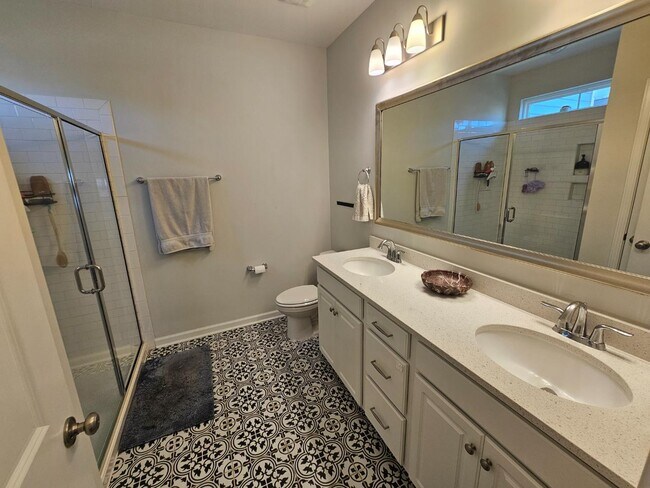 Building Photo - 819 Queenshire Ln