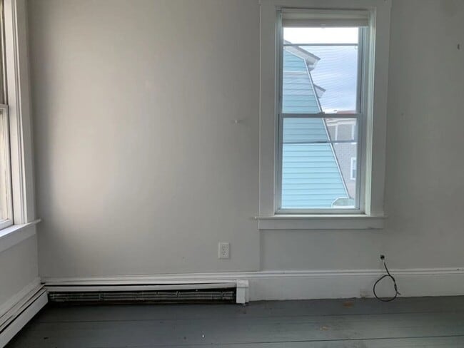 Building Photo - 32 E Cottage St