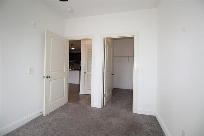 Building Photo - 901 Abernathy Rd NE