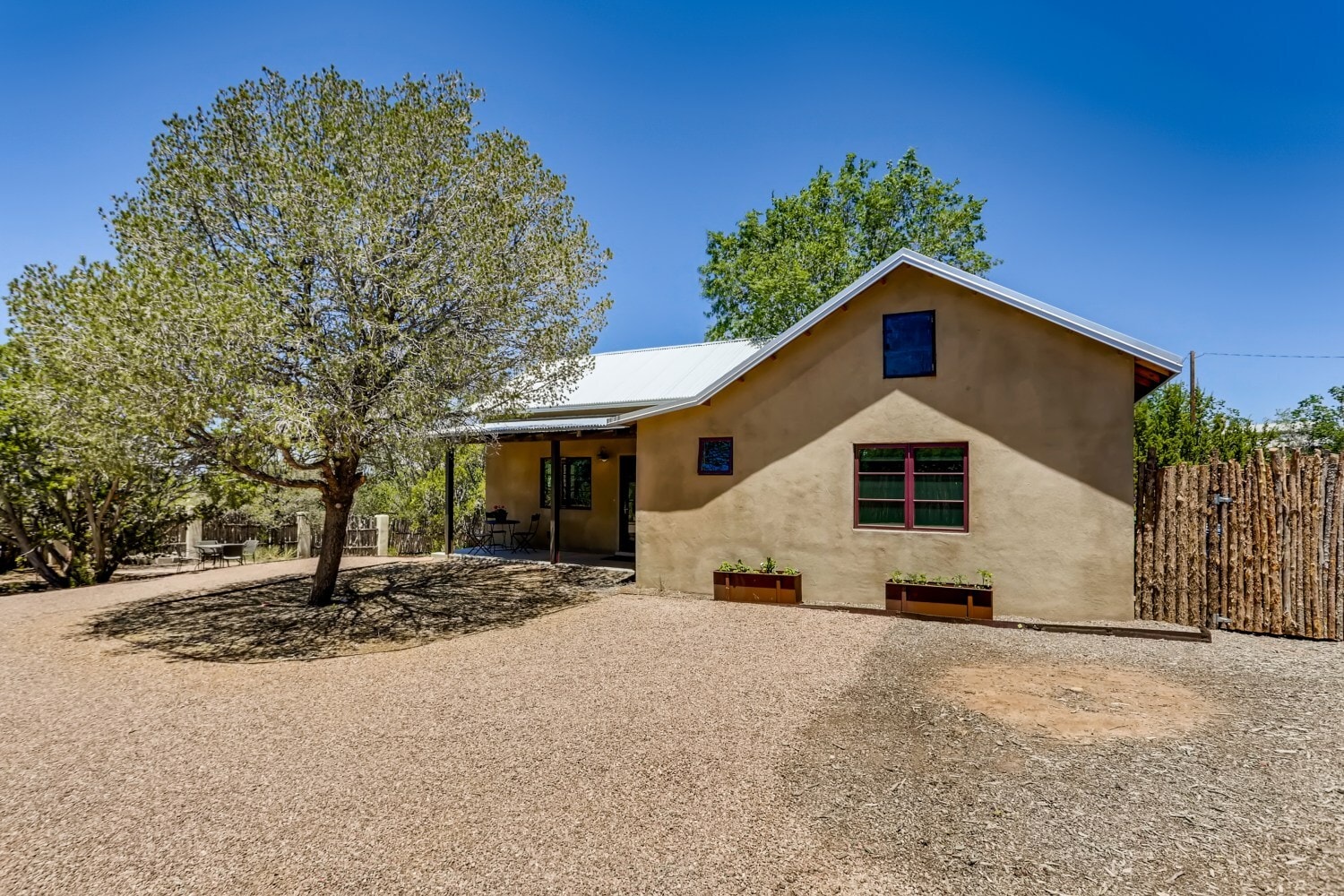 Building Photo - 1423 Don Gaspar Ave