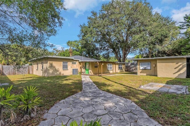 Building Photo - 4622 W El Prado Blvd